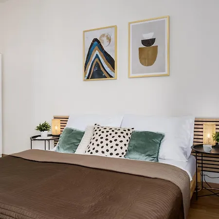 Days - Open-plan Near Vysehrad Castle * Prag