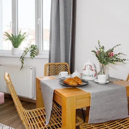 Days - Open-plan - Close To Vysehrad Castle Apartment