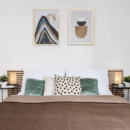Days - Open-plan - Close To Vysehrad Castle Apartment Prague