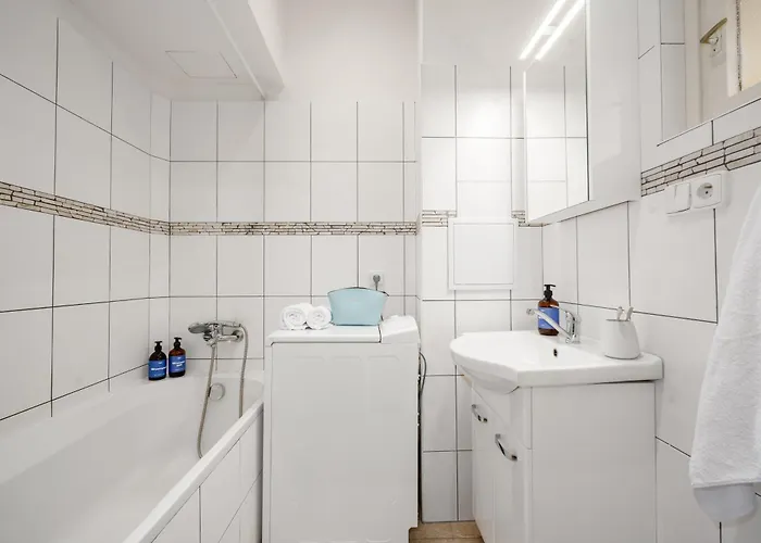 Days - Open-plan Near Vysehrad Castle Прага