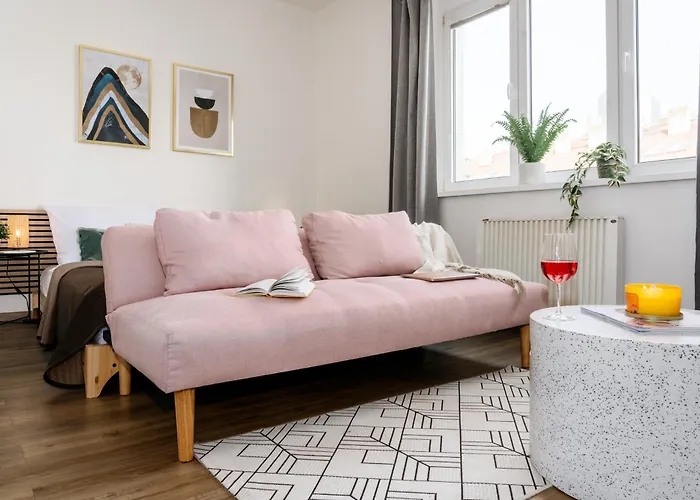 Апартаменты Days - Open-plan Near Vysehrad Castle