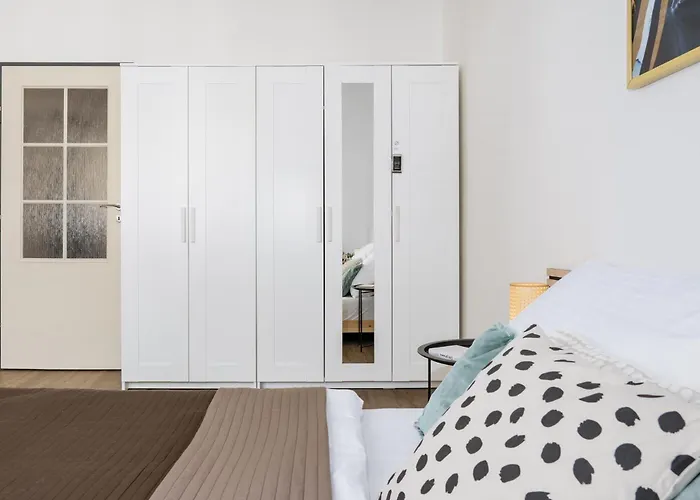 Апартаменты Days - Open-plan Near Vysehrad Castle