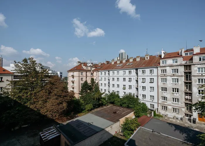 Days - Open-plan Near Vysehrad Castle Apartamento